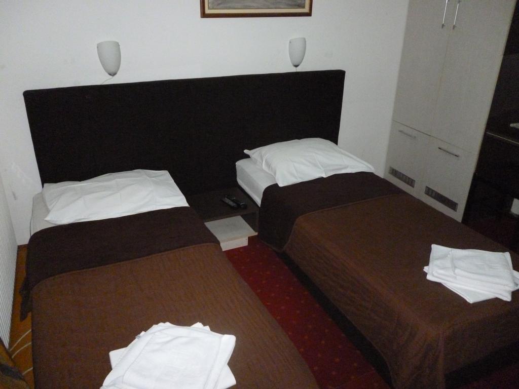 Gros Hotel - Leskovac Leskovac  Extérieur photo