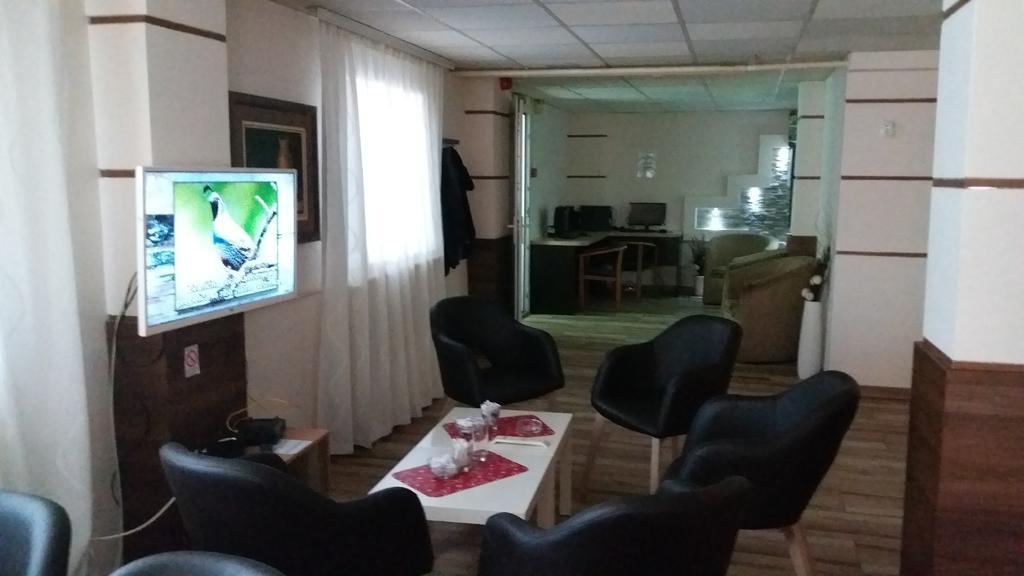 Gros Hotel - Leskovac Leskovac  Extérieur photo