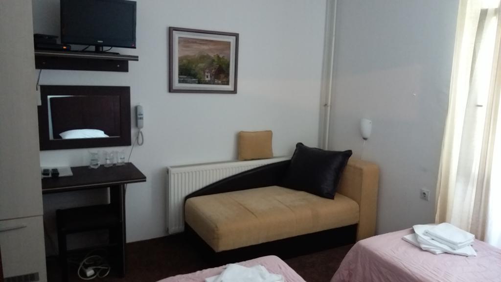Gros Hotel - Leskovac Leskovac  Extérieur photo